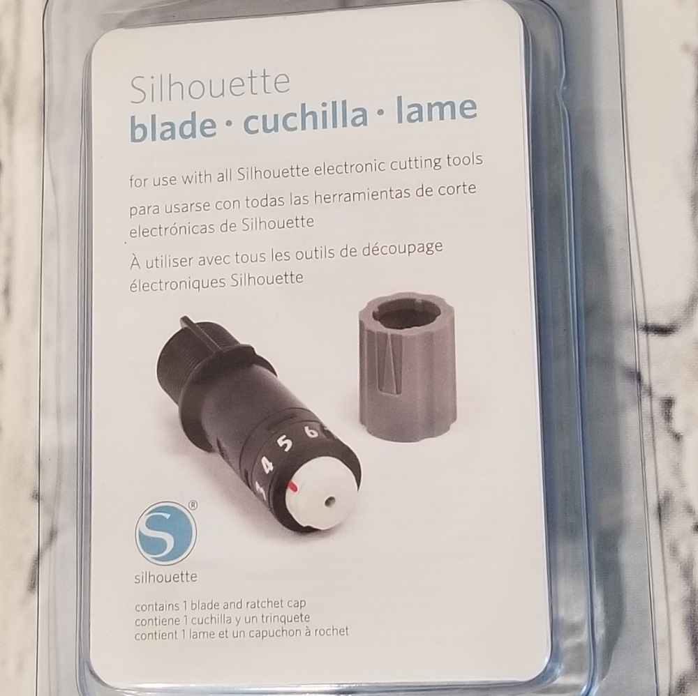Vinyl Silhouette Blade with Black and White Design